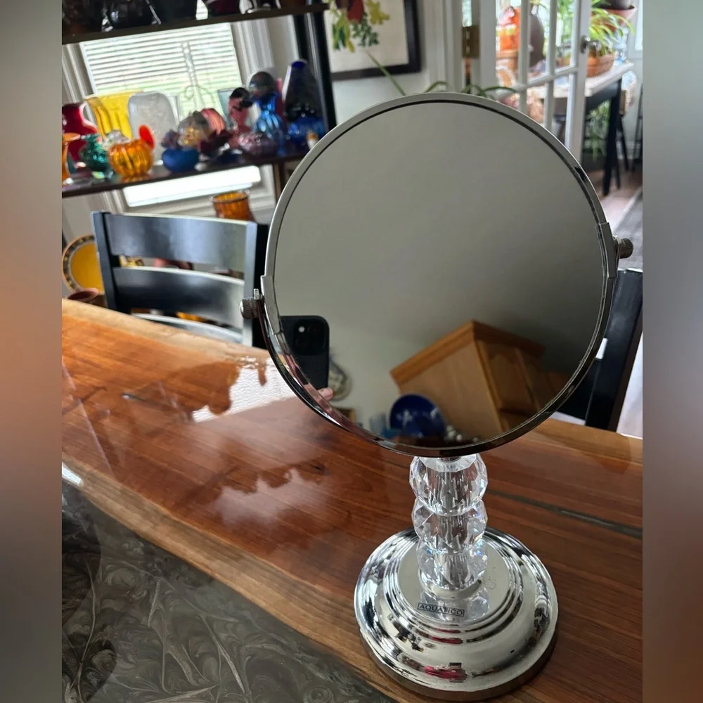Vanity magnifying stand mirror with 5 X magnifying capability